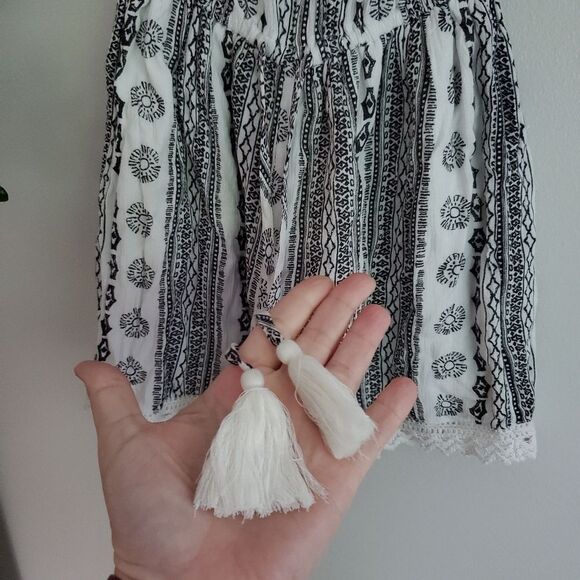 Abercrombie and Fitch black and white tribal romper size XS - Picture 3 of 9